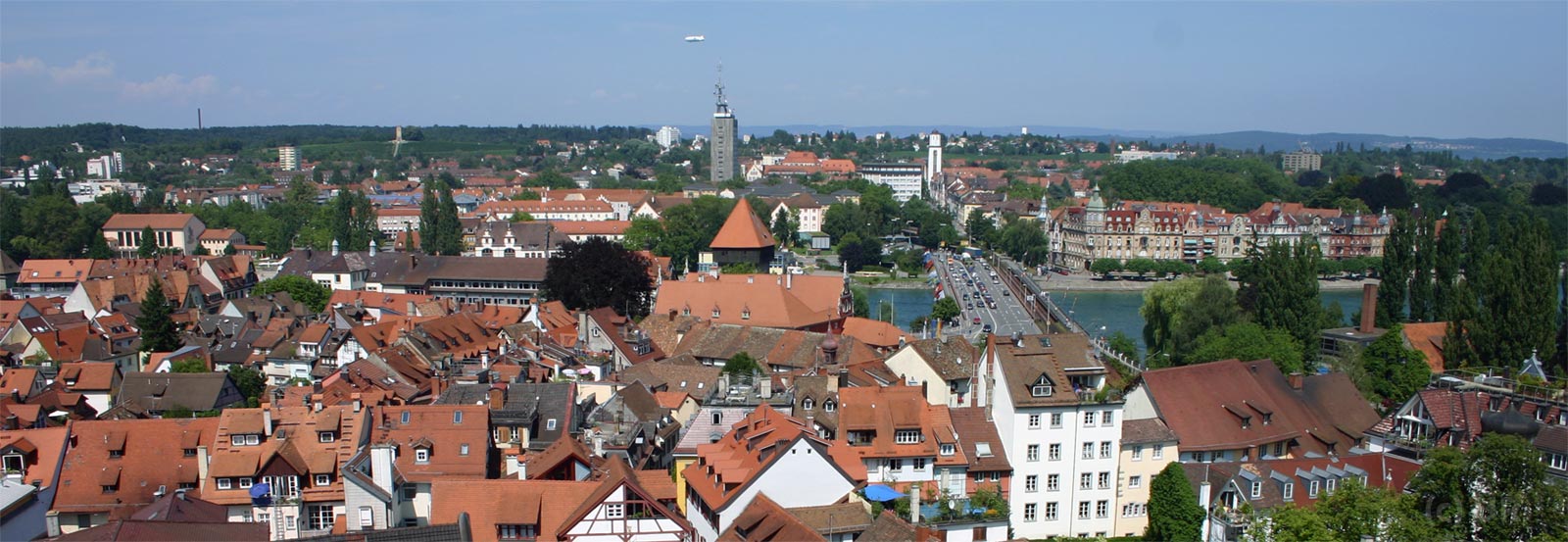 Blick über die Niederburg und Konstanz am Bodensee